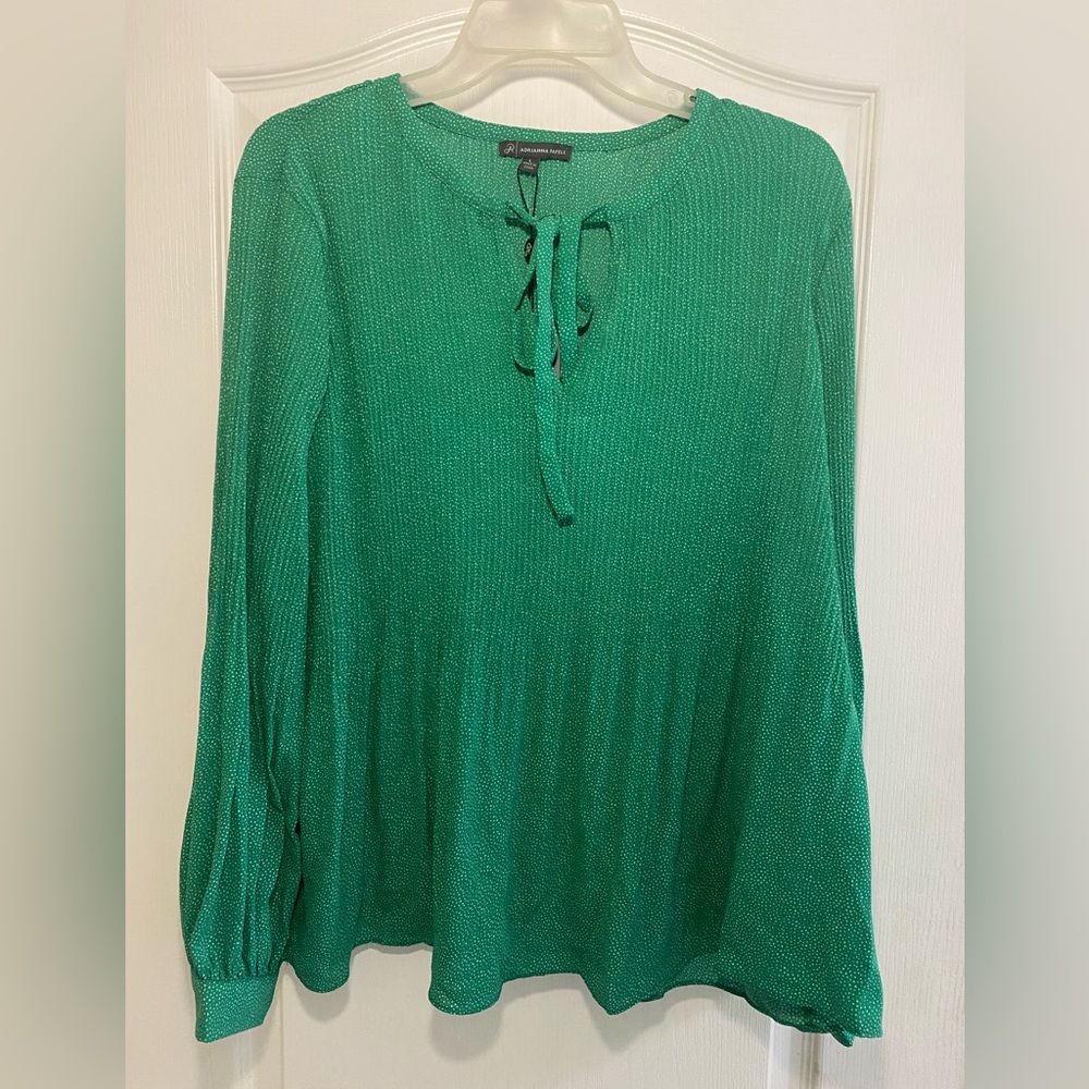 Adrianna Papell blouse Green with white dots. Beautiful pleated, long sleeves.